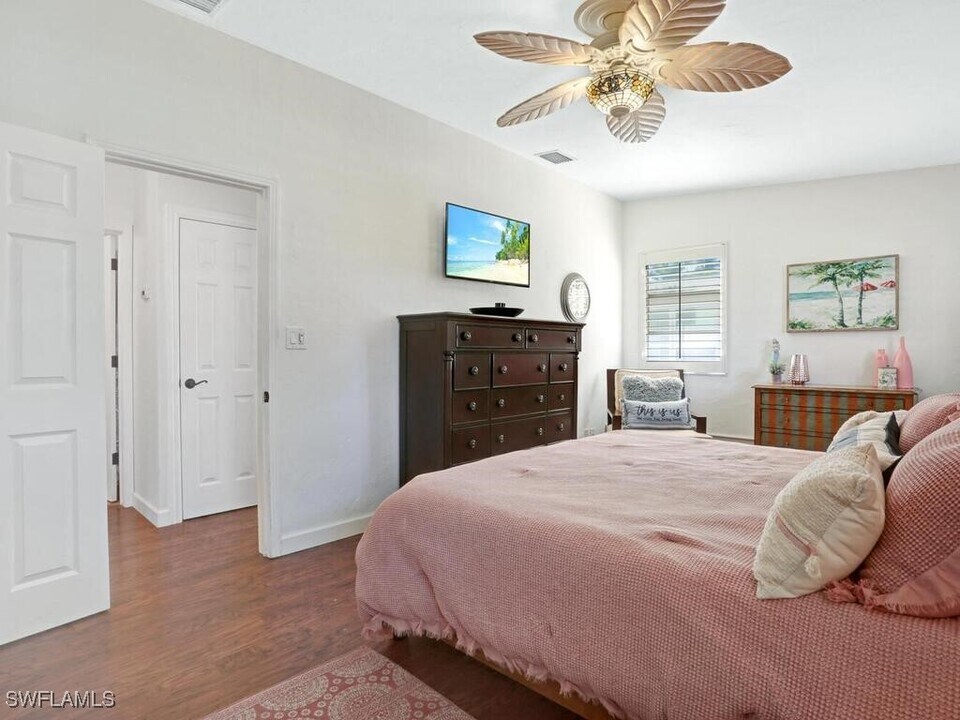 784 11th St N in Naples, FL - Building Photo