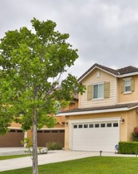 8418 Lourenco Ln in Corona, CA - Building Photo