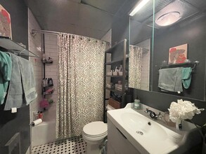 28 Monmouth St, Unit 4 in Somerville, MA - Building Photo - Building Photo