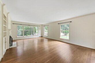 3156 E Wood Valley Rd NW in Atlanta, GA - Foto de edificio - Building Photo