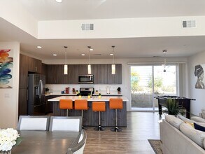 13938 Avenida La Vis in Desert Hot Springs, CA - Foto de edificio - Building Photo