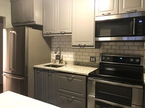 13 Strawberry Bank Rd in Nashua, NH - Building Photo - Building Photo