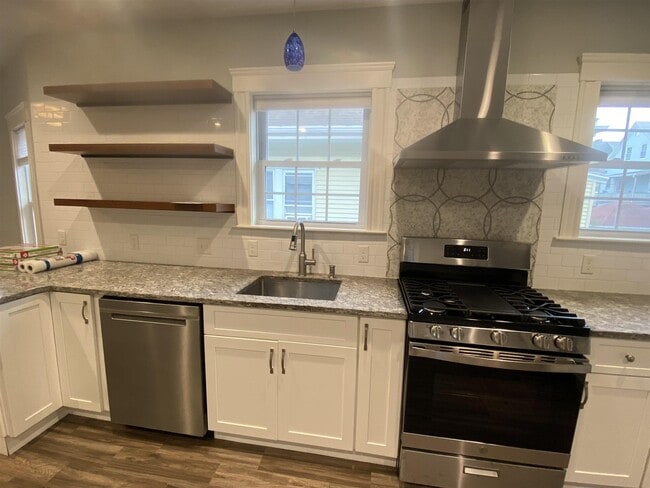 67 Bristol Rd, Unit 2 in Medford, MA - Building Photo - Building Photo