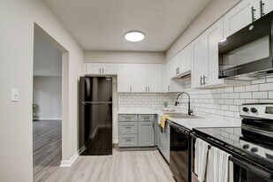 The Grove on Harcourt in Indianapolis, IN - Building Photo