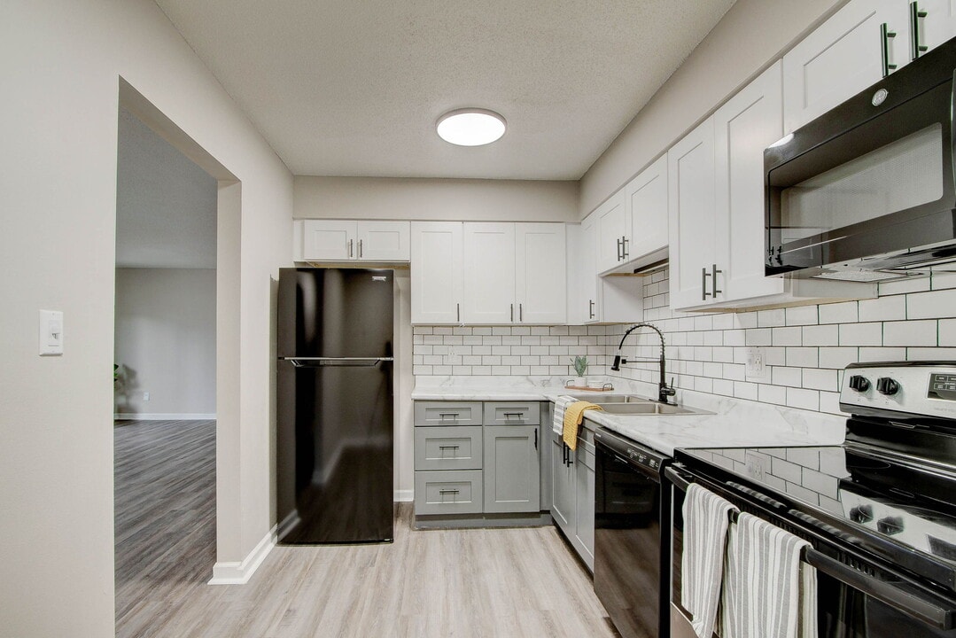 The Grove on Harcourt in Indianapolis, IN - Building Photo