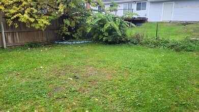 2556 Thomas st in Flint, MI - Foto de edificio - Building Photo