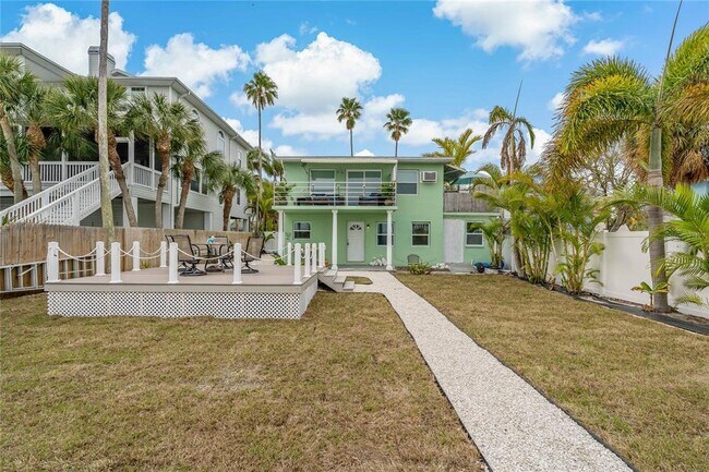 8441 Bayshore Dr in Treasure Island, FL - Building Photo - Building Photo