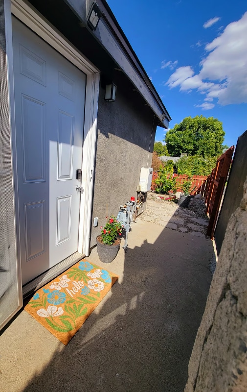 7065 Aura Ave in Los Angeles, CA - Building Photo - Building Photo