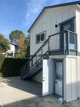 5322 Tendilla Ave in Woodland Hills, CA - Building Photo - Building Photo