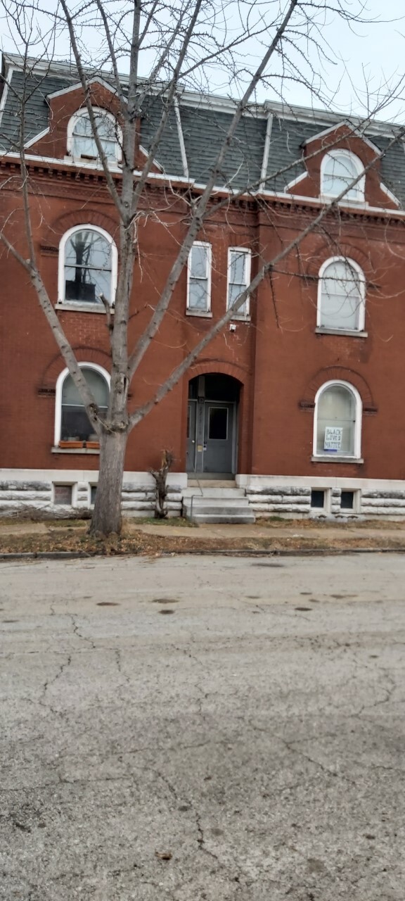 2219 Pestalozzi St, Unit B 2nd floor