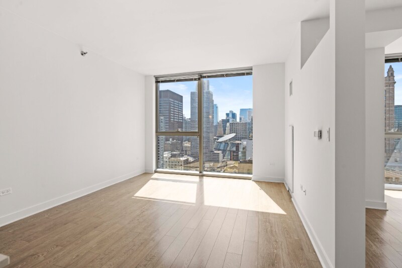 198 N Garland Ct in Chicago, IL - Building Photo