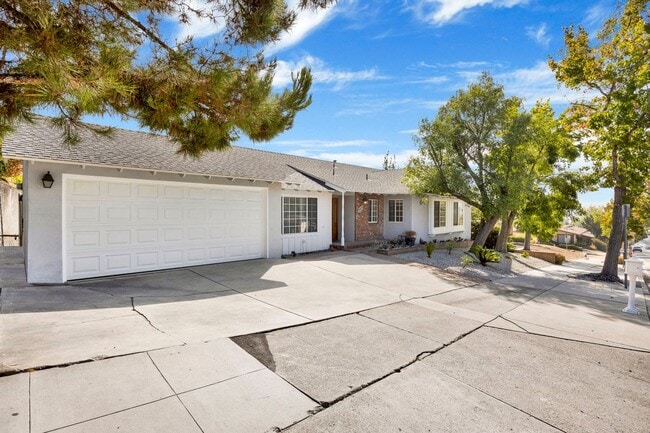 4420 Lowell Ave in Glendale, CA - Foto de edificio - Building Photo