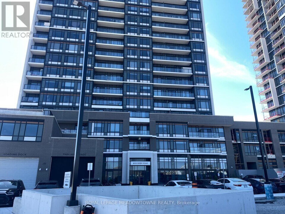 8010-8010 Derry Rd in Milton, ON - Building Photo