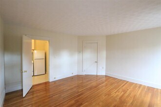 195 Concord Ave, Unit 12 in Cambridge, MA - Foto de edificio - Building Photo