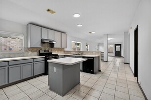 17331 Stone Peaks Dr in Houston, TX - Building Photo