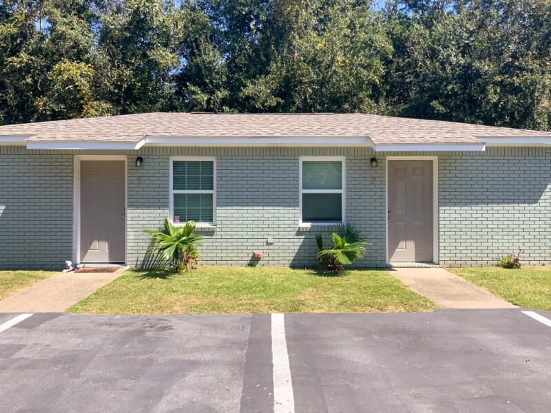 5094 J E L Dr in Long Beach, MS - Foto de edificio