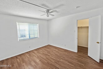 5200 Carousel Dr in El Paso, TX - Building Photo - Building Photo