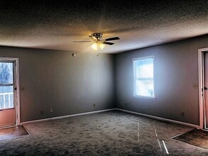203 Wildwood Dr in Greer, SC - Foto de edificio - Building Photo