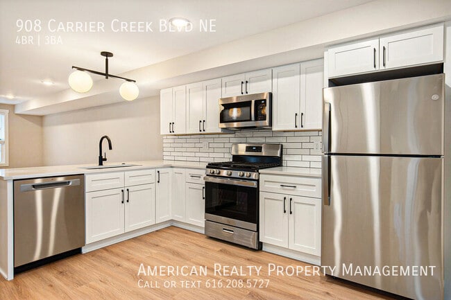 908 Carrier Creek Blvd NE in Grand Rapids, MI - Building Photo - Building Photo