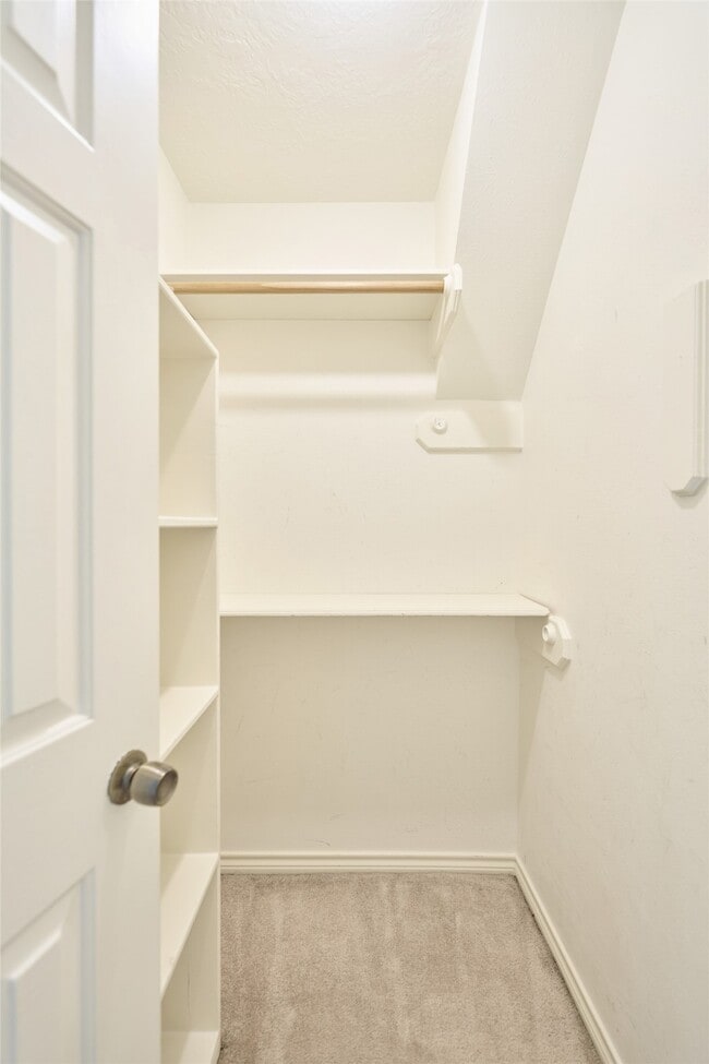 property at 6 Glen Canyon Pl