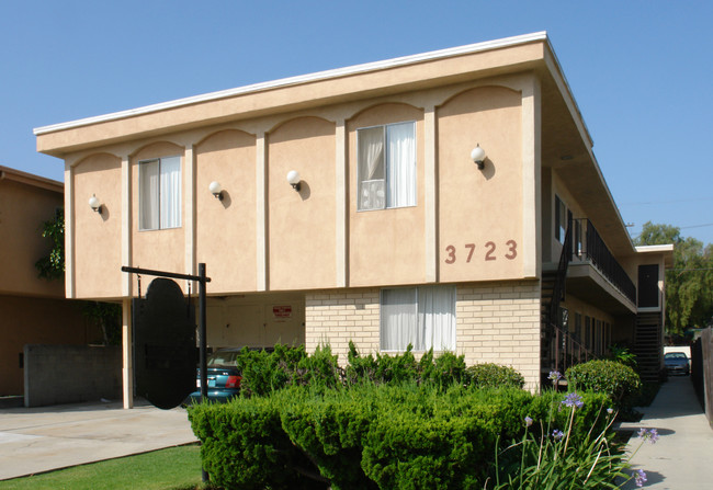 3723 Mentone Ave in Los Angeles, CA - Foto de edificio - Building Photo