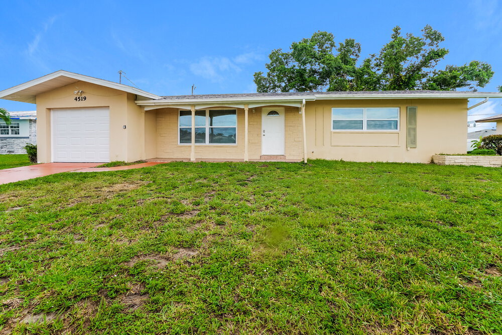 4519 SE 14th Ave in Cape Coral, FL - Building Photo