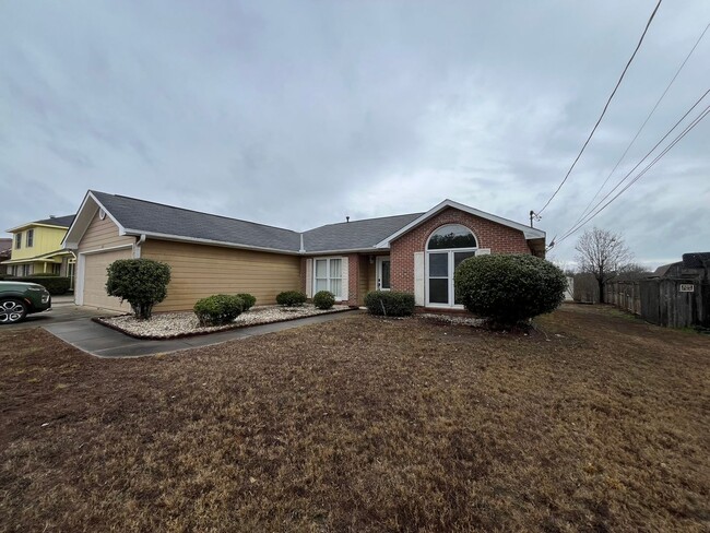 165 Sweetwater Dr in Columbus, GA - Building Photo - Building Photo