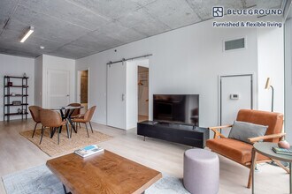 311 W Illinois St in Chicago, IL - Building Photo - Building Photo