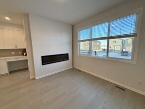 45 Creekview Mnr SW in Calgary, AB - Building Photo - Building Photo