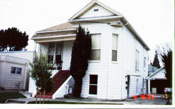 1027 Fairoaks Ave in Alameda, CA - Foto de edificio - Building Photo