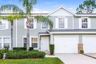 13125 Thoroughbred Loop in Largo, FL - Building Photo