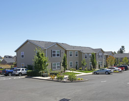 134-Valley Pointe Apartments in McMinnville, OR - Building Photo