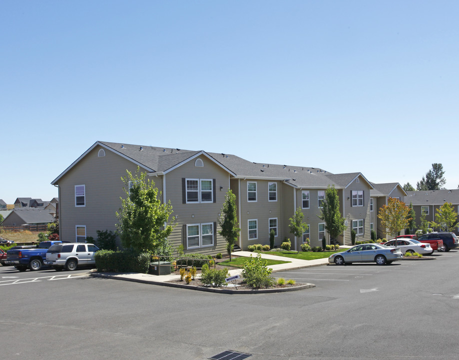 Valley Pointe Apartments in McMinnville, OR - Building Photo