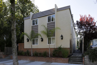 2122 S St in Sacramento, CA - Building Photo - Building Photo