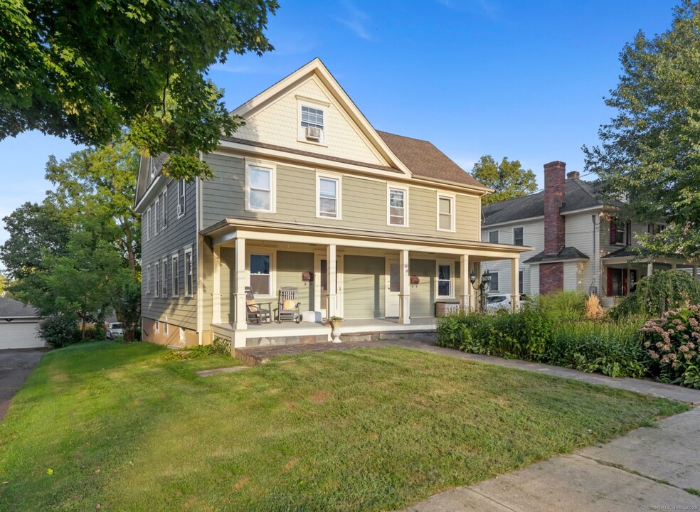 20 Fairview Ave in Ridgefield, CT - Building Photo