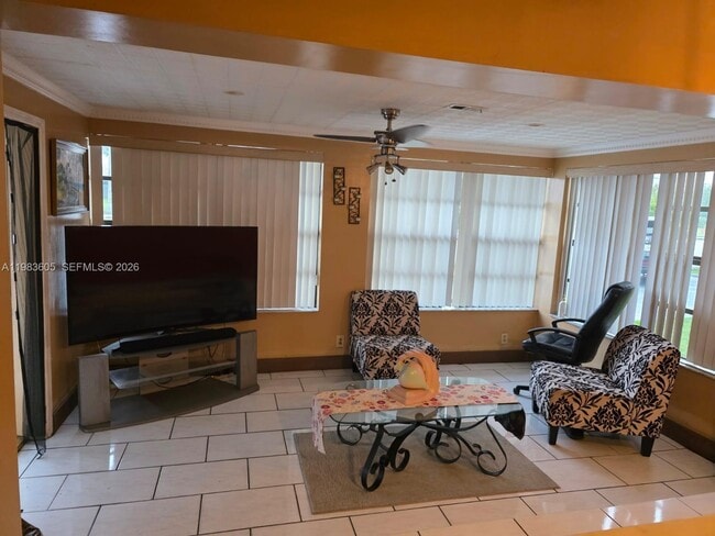 620 NW 199th St in Miami, FL - Building Photo - Building Photo