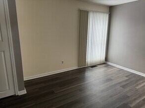 27 Dickinson St, Unit N in Mount Clemens, MI - Building Photo - Building Photo