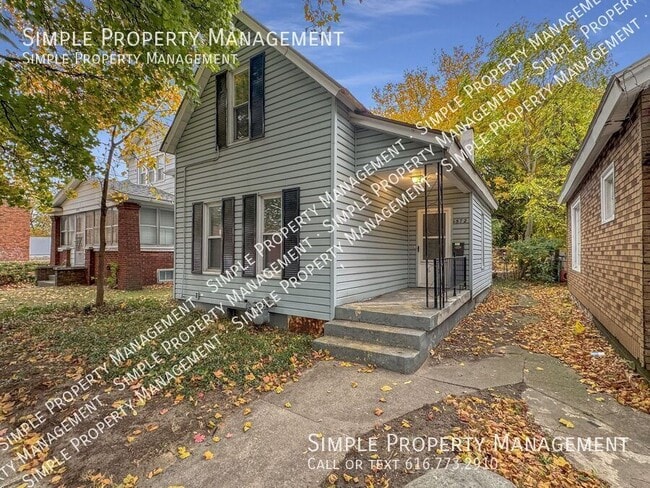 property at 1572 Quarry Ave NW