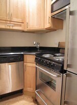 560 Hudson St, Unit 4 in New York, NY - Building Photo