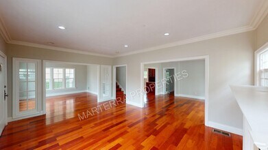 877 Bronson Ave in Los Angeles, CA - Building Photo - Building Photo