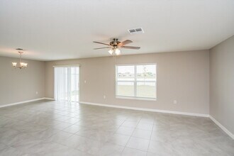 1212 7th Ave NW in Ruskin, FL - Foto de edificio - Building Photo