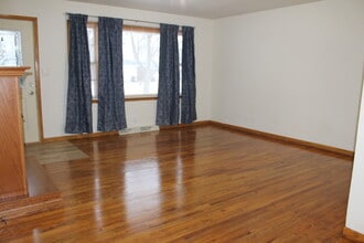 3908 Pleasant Valley Blvd in Rockford, IL - Building Photo - Building Photo