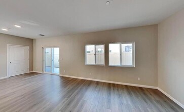 3859 Roseparke Way in Sacramento, CA - Foto de edificio - Building Photo