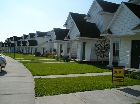 Maple Village I in Petoskey, MI - Foto de edificio