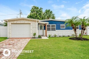 8716 78th Pl in Seminole, FL - Building Photo