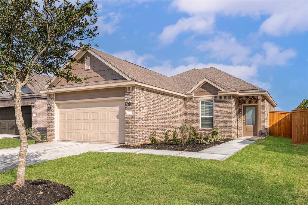 10811 Hickory Ln in Beasley, TX - Building Photo