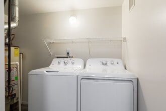 Lakeside Village UT in Salt Lake City, UT - Foto de edificio - Interior Photo