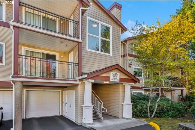730 NW 185th Ave in Beaverton, OR - Foto de edificio - Building Photo