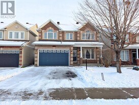 105 Cheyenne Way in Ottawa, ON - Building Photo