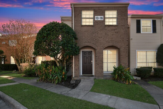 2002 Gentryside Dr in Houston, TX - Building Photo - Building Photo